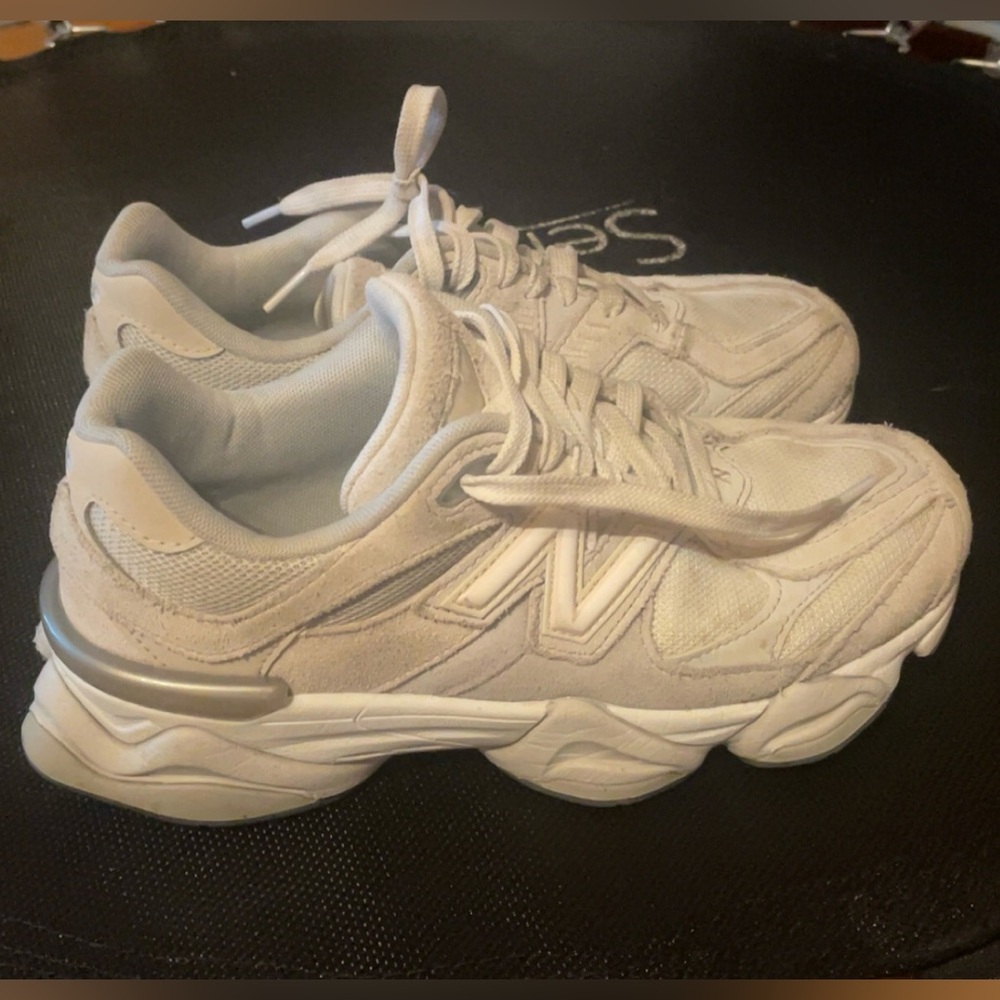 New Balance Men’s Sneakers in Cream and Gray